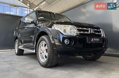 Внедорожник / Кроссовер Mitsubishi Pajero Wagon 2012 в 