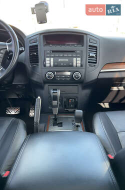 Внедорожник / Кроссовер Mitsubishi Pajero Wagon 2008 в 