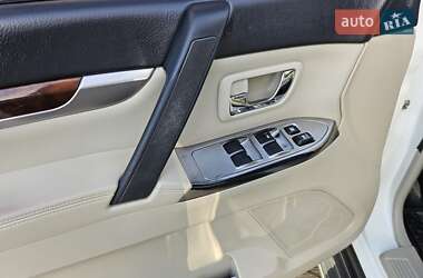 Внедорожник / Кроссовер Mitsubishi Pajero Wagon 2013 в 