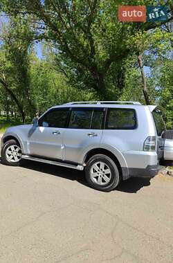 Внедорожник / Кроссовер Mitsubishi Pajero Wagon 2007 в 