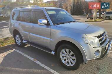 Позашляховик / Кросовер Mitsubishi Pajero Wagon 2011 в 