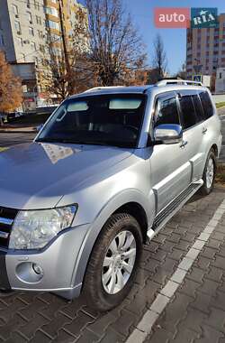 Позашляховик / Кросовер Mitsubishi Pajero Wagon 2011 в 