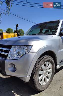 Позашляховик / Кросовер Mitsubishi Pajero Wagon 2011 в 