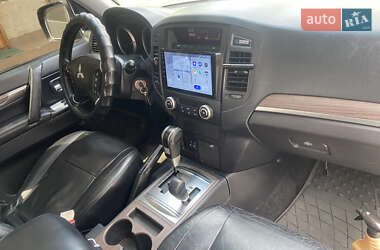 Внедорожник / Кроссовер Mitsubishi Pajero Wagon 2007 в 