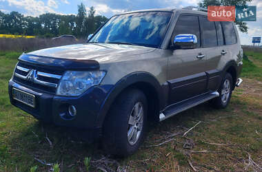 Внедорожник / Кроссовер Mitsubishi Pajero Wagon 2008 в 