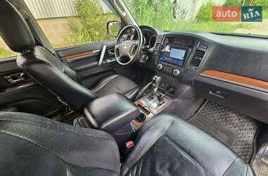 Внедорожник / Кроссовер Mitsubishi Pajero Wagon 2008 в 