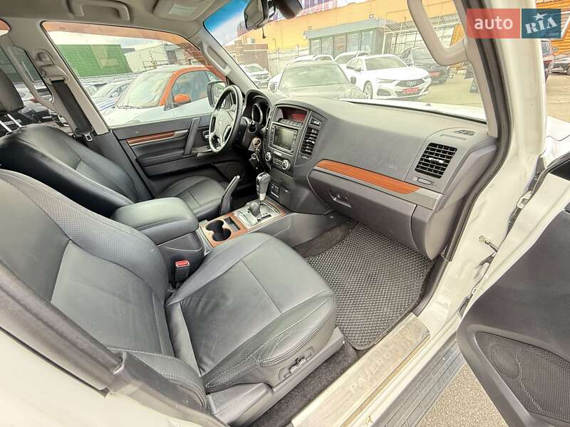 Позашляховик / Кросовер Mitsubishi Pajero Wagon 2012 в Києві