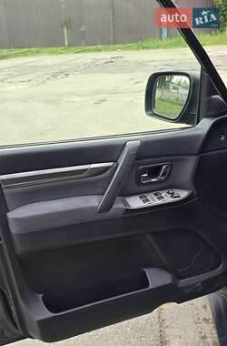 Внедорожник / Кроссовер Mitsubishi Pajero Wagon 2007 в 