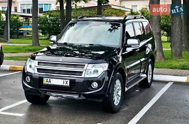 Внедорожник / Кроссовер Mitsubishi Pajero Wagon 2014 в 