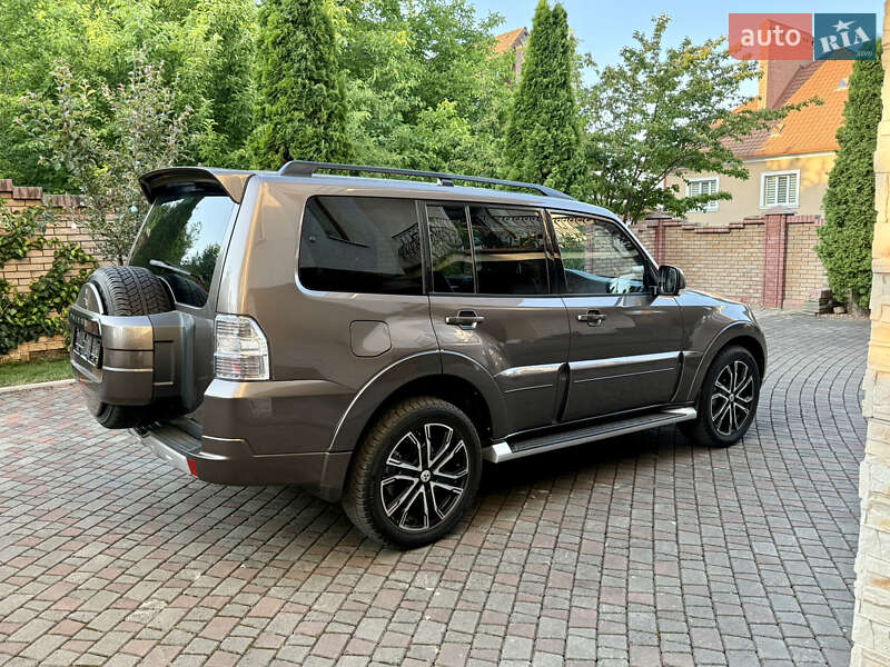 Внедорожник / Кроссовер Mitsubishi Pajero Wagon 2013 в Черновцах