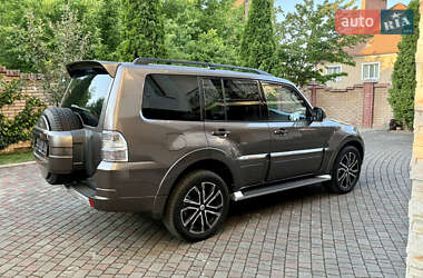 Внедорожник / Кроссовер Mitsubishi Pajero Wagon 2013 в 