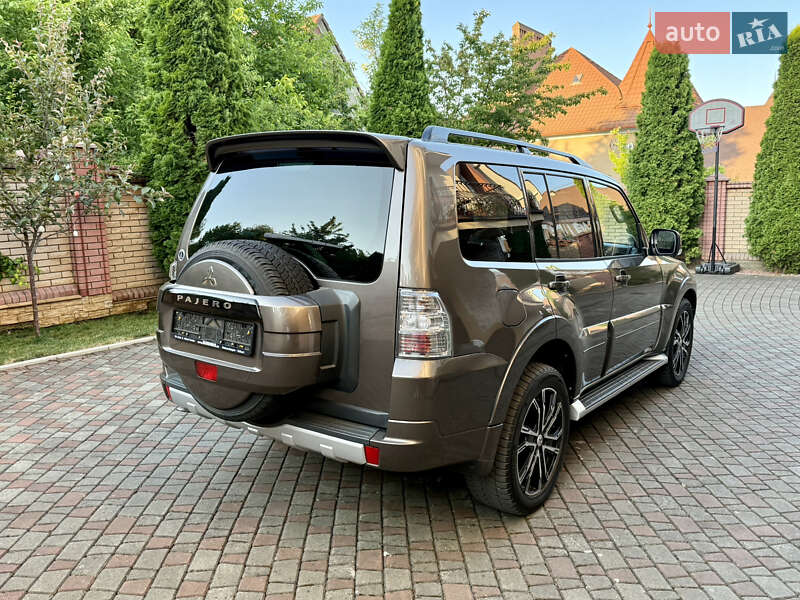 Внедорожник / Кроссовер Mitsubishi Pajero Wagon 2013 в Черновцах