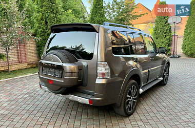 Внедорожник / Кроссовер Mitsubishi Pajero Wagon 2013 в 