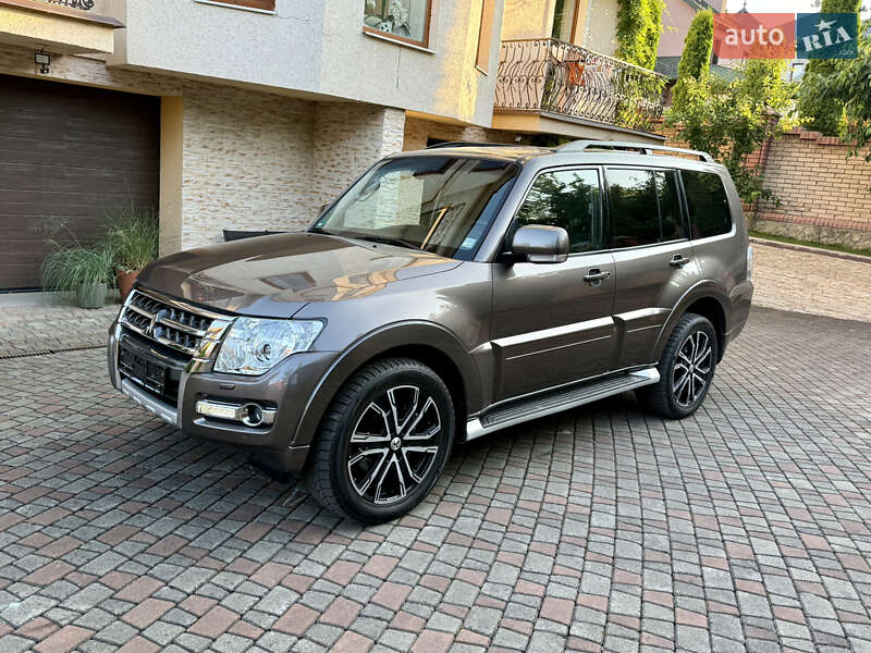 Внедорожник / Кроссовер Mitsubishi Pajero Wagon 2013 в Черновцах