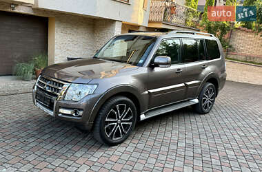 Внедорожник / Кроссовер Mitsubishi Pajero Wagon 2013 в 