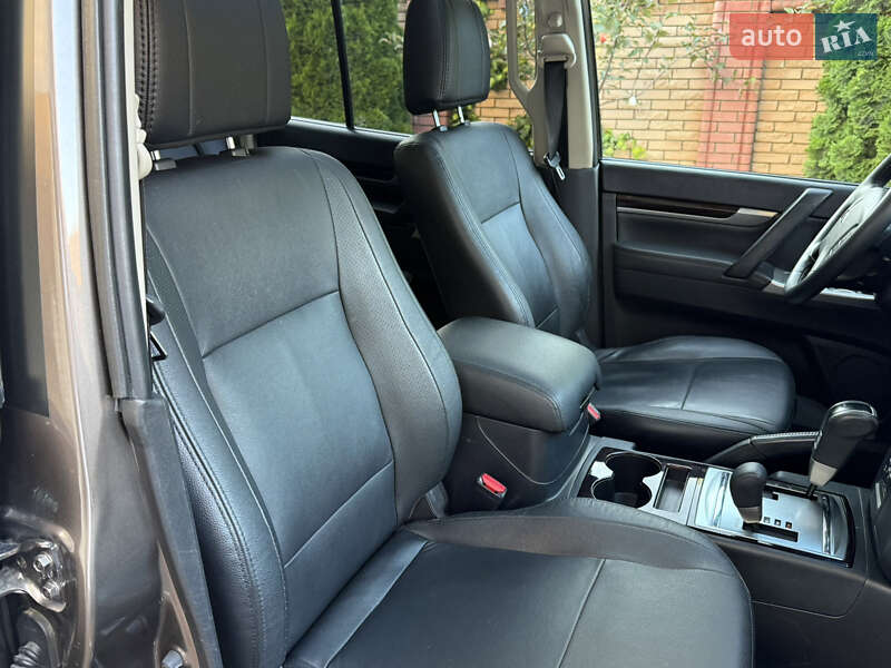 Внедорожник / Кроссовер Mitsubishi Pajero Wagon 2013 в Черновцах