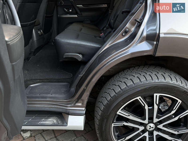 Внедорожник / Кроссовер Mitsubishi Pajero Wagon 2013 в Черновцах