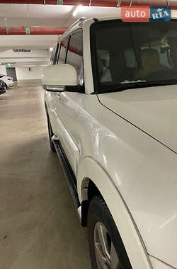 Внедорожник / Кроссовер Mitsubishi Pajero Wagon 2009 в 