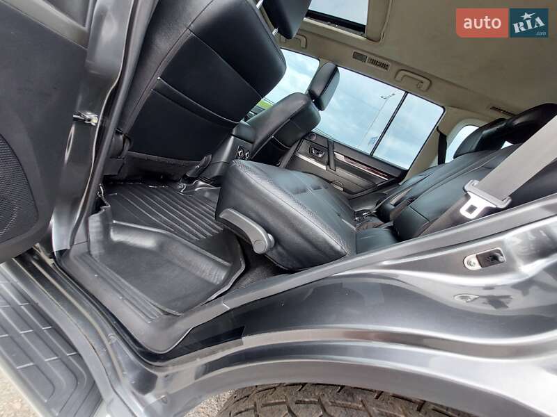 Внедорожник / Кроссовер Mitsubishi Pajero Wagon 2013 в Благовещенском
