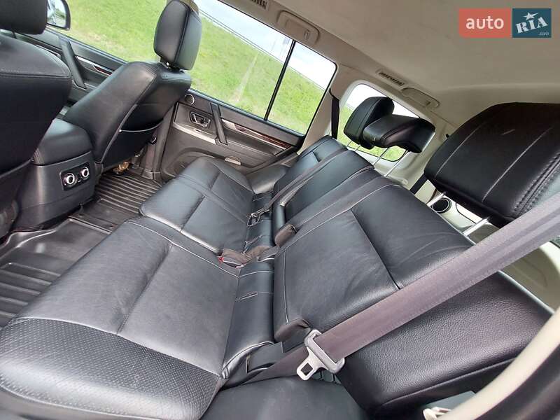 Внедорожник / Кроссовер Mitsubishi Pajero Wagon 2013 в Благовещенском