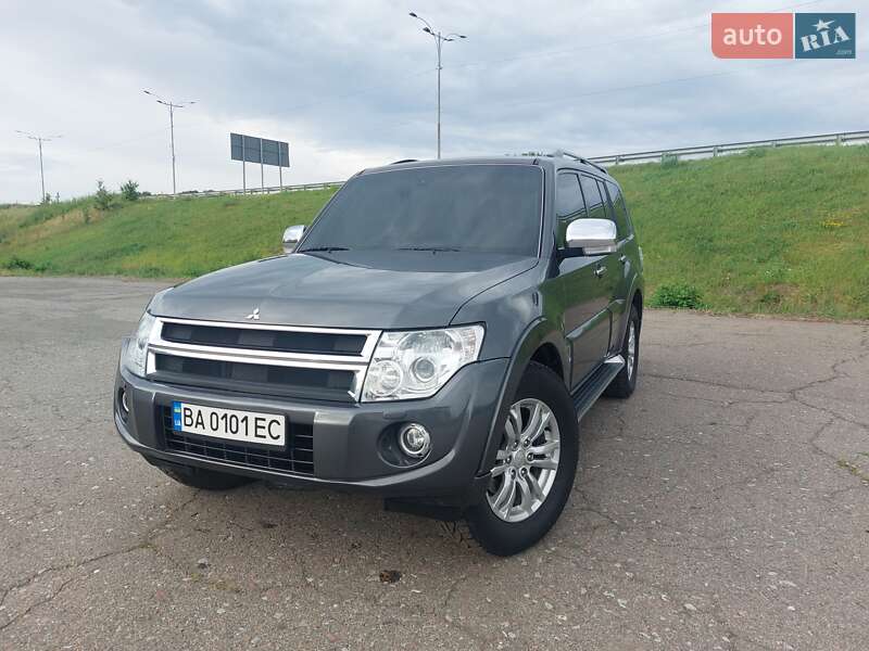 Внедорожник / Кроссовер Mitsubishi Pajero Wagon 2013 в Благовещенском