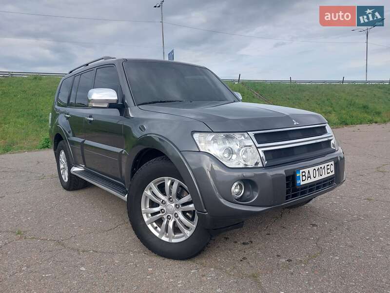 Внедорожник / Кроссовер Mitsubishi Pajero Wagon 2013 в Благовещенском