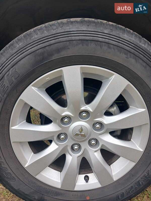 Внедорожник / Кроссовер Mitsubishi Pajero Wagon 2011 в Киеве