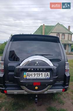 Внедорожник / Кроссовер Mitsubishi Pajero Wagon 2011 в 