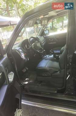 Внедорожник / Кроссовер Mitsubishi Pajero Wagon 2012 в 