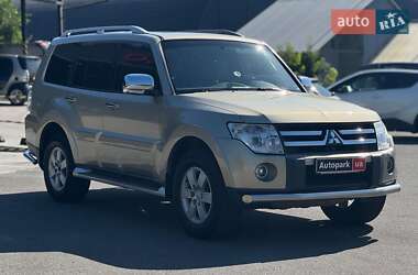 Внедорожник / Кроссовер Mitsubishi Pajero Wagon 2008 в 