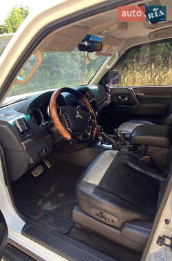 Внедорожник / Кроссовер Mitsubishi Pajero Wagon 2013 в 