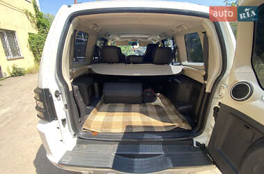 Внедорожник / Кроссовер Mitsubishi Pajero Wagon 2013 в 