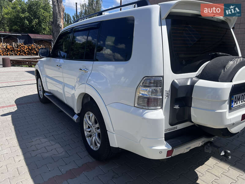 Внедорожник / Кроссовер Mitsubishi Pajero Wagon 2012 в Малине