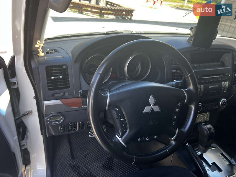 Внедорожник / Кроссовер Mitsubishi Pajero Wagon 2012 в Малине