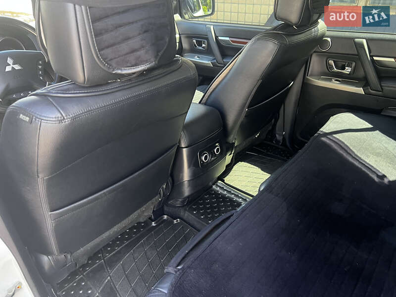 Внедорожник / Кроссовер Mitsubishi Pajero Wagon 2012 в Малине