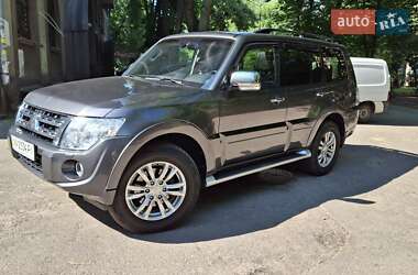 Позашляховик / Кросовер Mitsubishi Pajero Wagon 2013 в 
