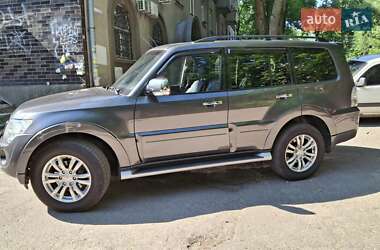 Позашляховик / Кросовер Mitsubishi Pajero Wagon 2013 в 