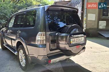Позашляховик / Кросовер Mitsubishi Pajero Wagon 2013 в 