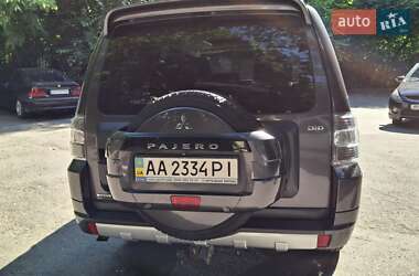 Позашляховик / Кросовер Mitsubishi Pajero Wagon 2013 в 