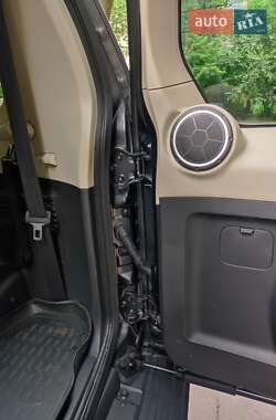 Позашляховик / Кросовер Mitsubishi Pajero Wagon 2013 в 