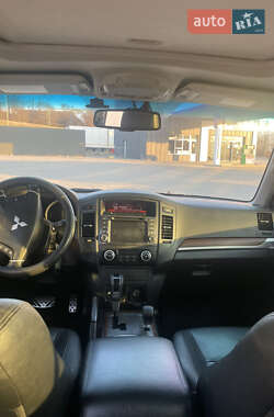 Позашляховик / Кросовер Mitsubishi Pajero Wagon 2012 в 