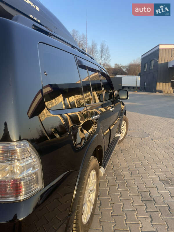 Позашляховик / Кросовер Mitsubishi Pajero Wagon 2012 в Чернівцях