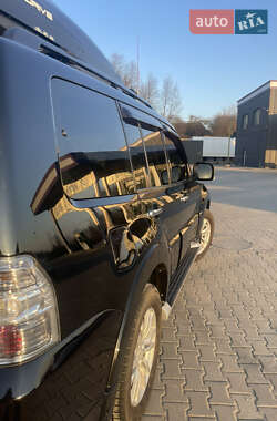 Позашляховик / Кросовер Mitsubishi Pajero Wagon 2012 в 