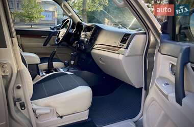 Внедорожник / Кроссовер Mitsubishi Pajero Wagon 2007 в 