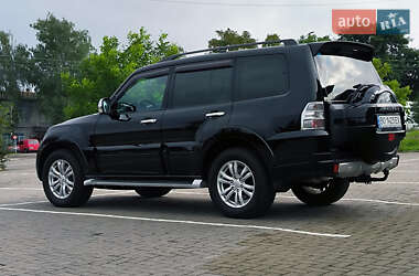 Внедорожник / Кроссовер Mitsubishi Pajero Wagon 2014 в 