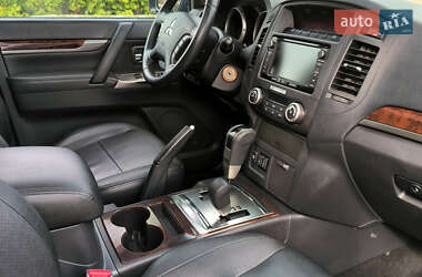Внедорожник / Кроссовер Mitsubishi Pajero Wagon 2014 в 