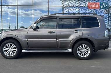 Внедорожник / Кроссовер Mitsubishi Pajero Wagon 2013 в 