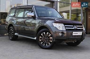 Внедорожник / Кроссовер Mitsubishi Pajero Wagon 2011 в 