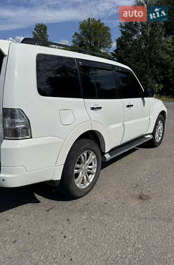 Внедорожник / Кроссовер Mitsubishi Pajero Wagon 2012 в 