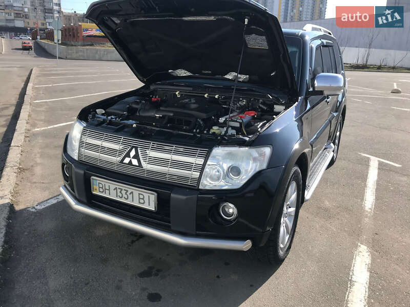 Позашляховик / Кросовер Mitsubishi Pajero Wagon 2011 в Одесі